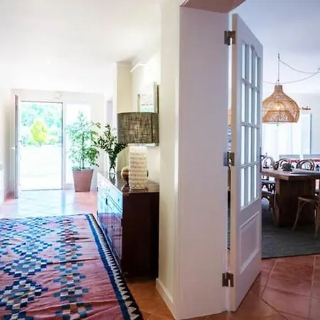 House With 5 Bedrooms In Sao Joao Das Lampas With Shared Pool And Wifi Дом отдыха