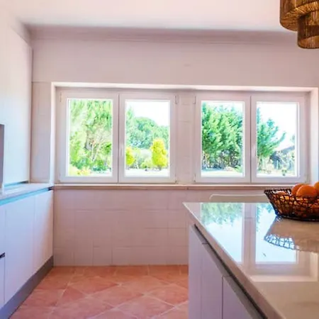 House With 5 Bedrooms In Sao Joao Das Lampas With Shared Pool And Wifi Дом отдыха *